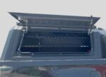 Estante con repisa para cúpula o canopy de acero – Acceso y organización para camionetas - Imagen 3