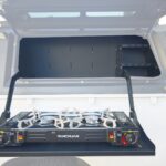 Estante lateral con cocina de camping, mesa y repisa para cúpula o canopy de camioneta